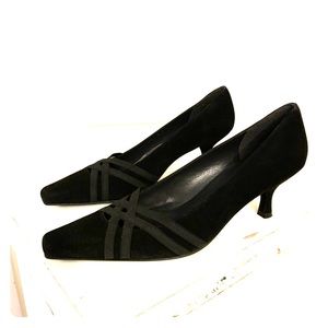 STUART WEITZMAN Black Suede Kitten Heels Pumps 8.5M